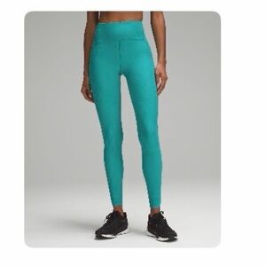Lululemon SenseKnit Running High-Rise Tight 28"
Colour Thermal Green size 6
